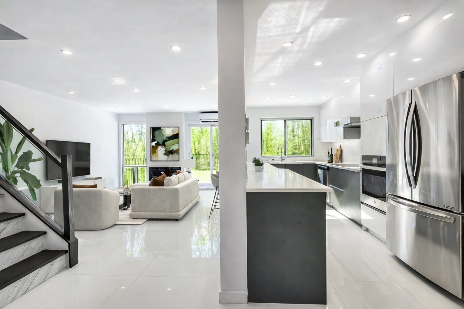 Overall view - 6794 Ch. Louis-Pasteur, Côte-Saint-Luc, QC - Indoor Photo Showing Kitchen With Upgraded Kitchen