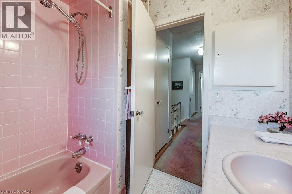 4356 Dublin Crescent, Burlington, ON - Indoor Photo Showing Bathroom