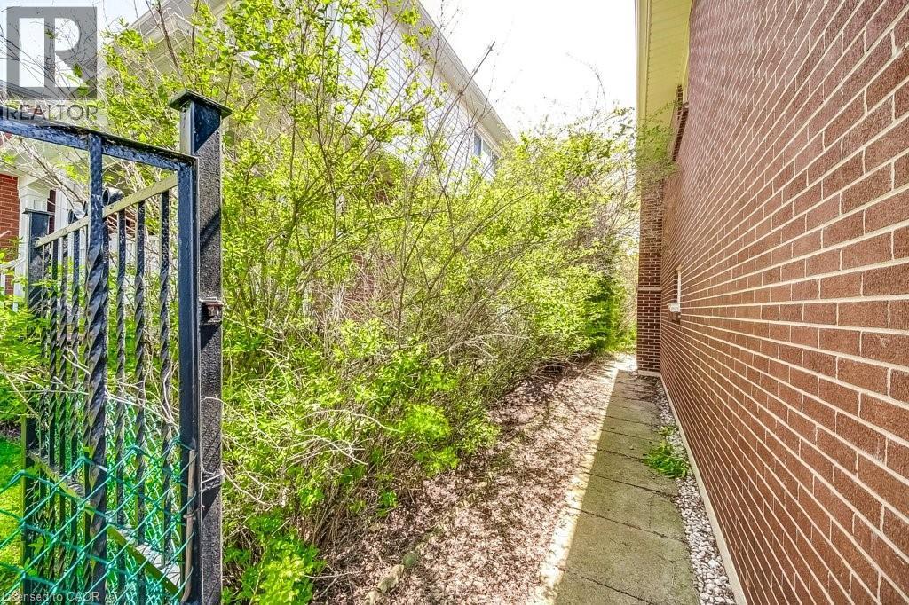 4356 Dublin Crescent, Burlington, ON - Outdoor