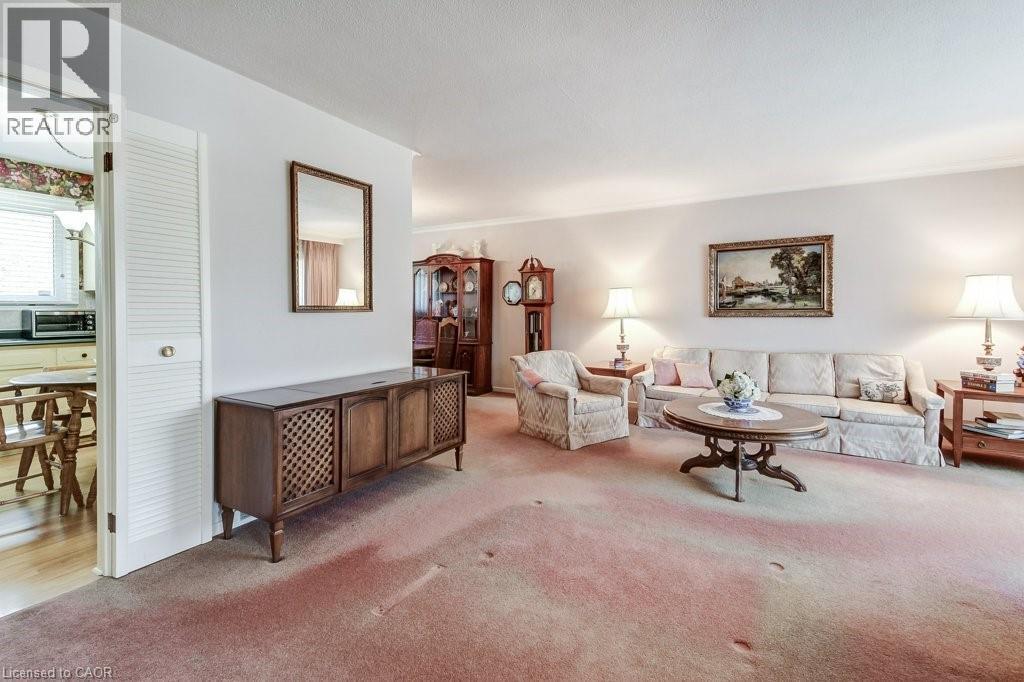 4356 Dublin Crescent, Burlington, ON - Indoor Photo Showing Living Room