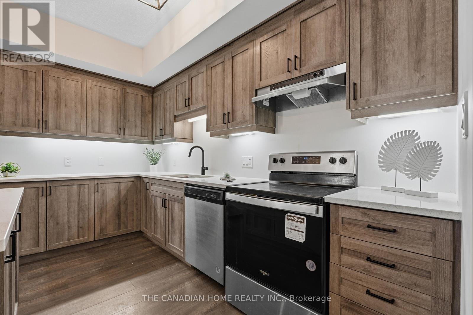 81 - 25 Isherwood Avenue, Cambridge, ON - Indoor Photo Showing Kitchen With Stainless Steel Kitchen With Upgraded Kitchen