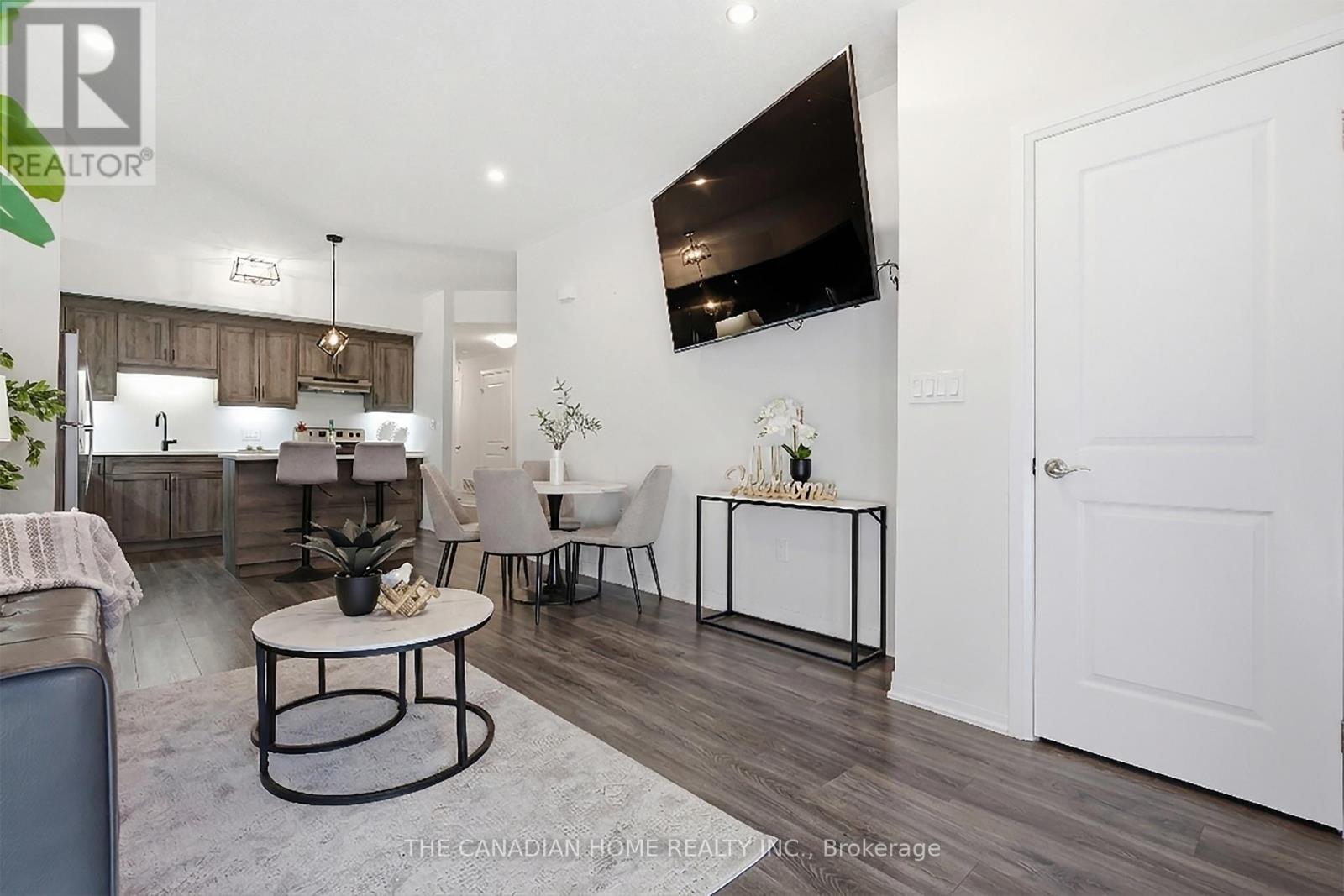 81 - 25 Isherwood Avenue, Cambridge, ON - Indoor Photo Showing Living Room