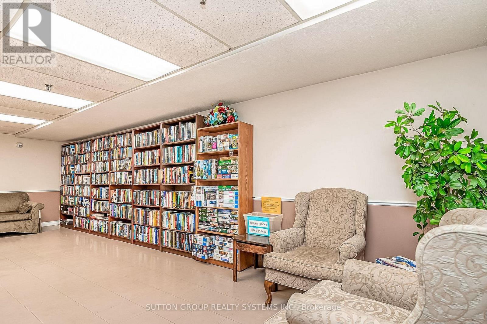 802 - 20 Cherrytree Drive, Brampton, ON - Indoor Photo Showing Other Room