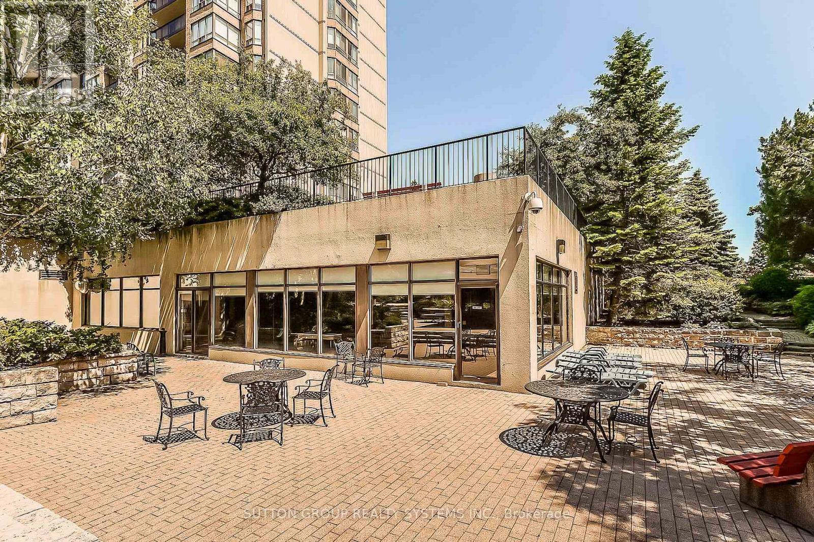 802 - 20 Cherrytree Drive, Brampton, ON - Outdoor