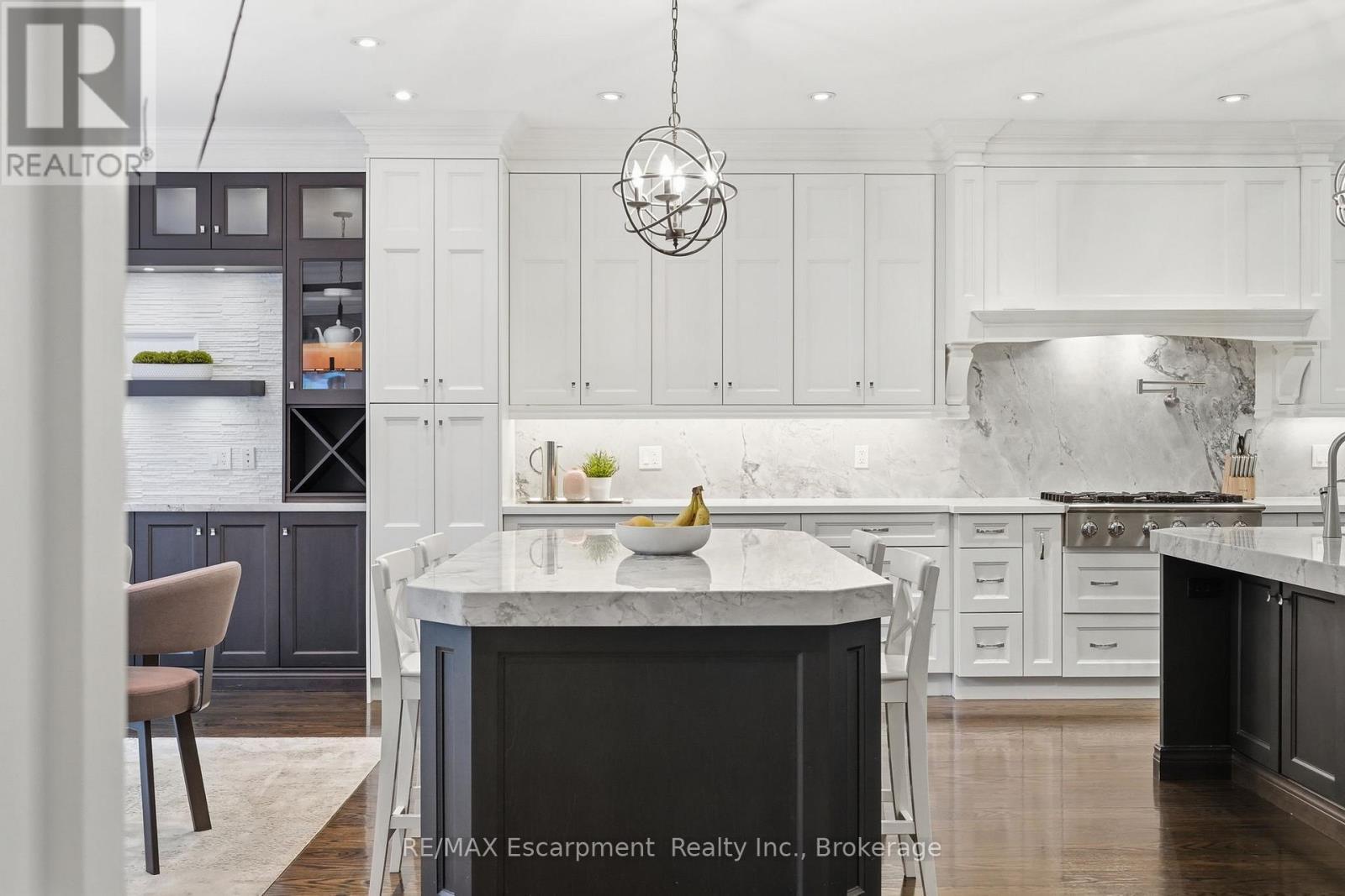 4180 Lakeshore Road, Burlington (Shoreacres), ON - Indoor Photo Showing Kitchen With Upgraded Kitchen