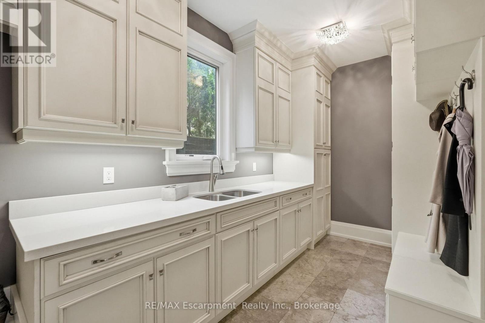 4180 Lakeshore Road, Burlington (Shoreacres), ON - Indoor Photo Showing Kitchen With Double Sink