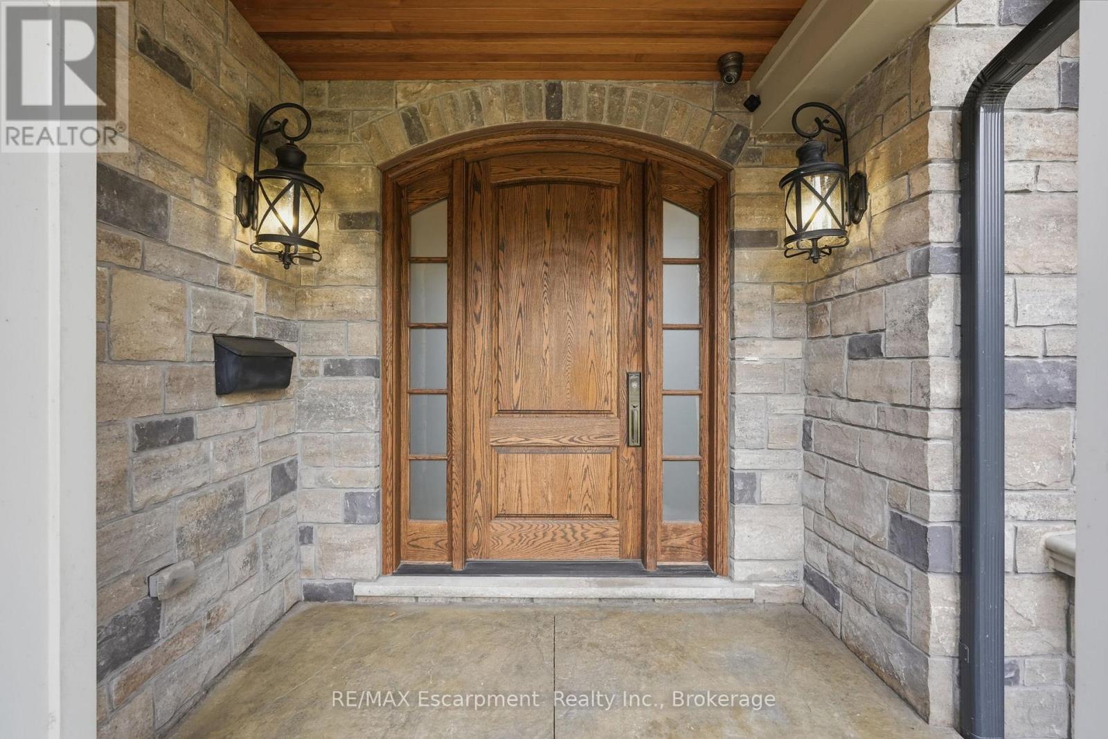 4180 Lakeshore Road, Burlington (Shoreacres), ON - With Exterior