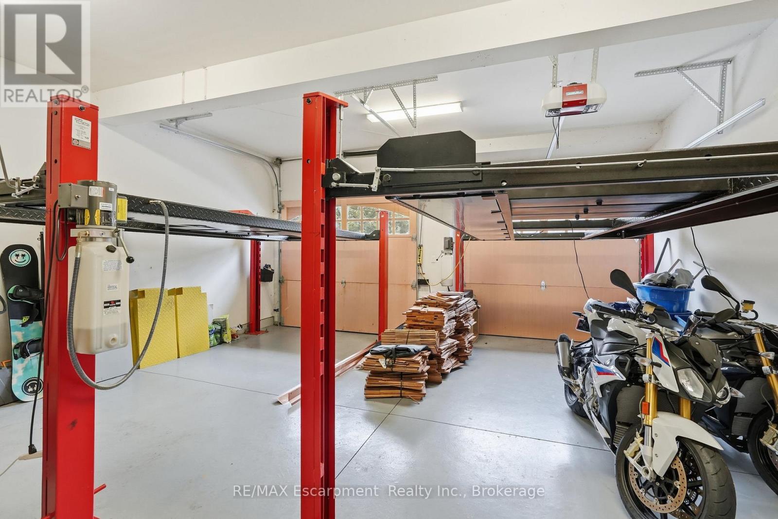 4180 Lakeshore Road, Burlington (Shoreacres), ON - Indoor Photo Showing Garage