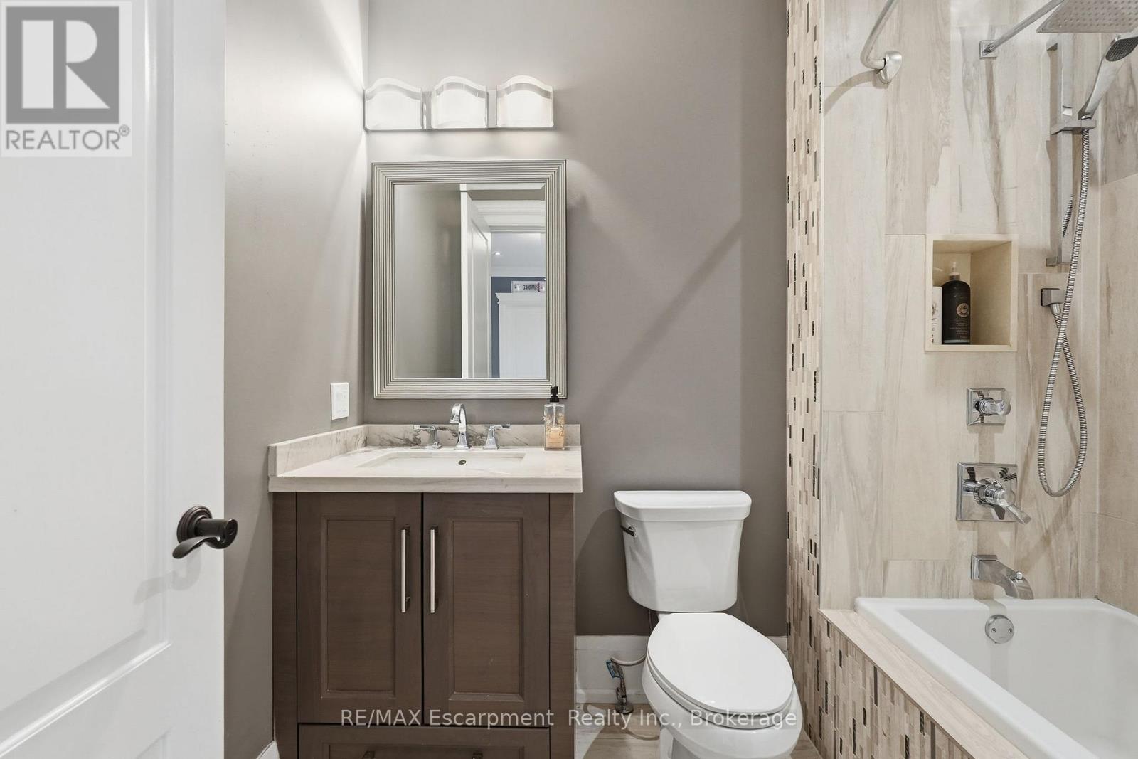 4180 Lakeshore Road, Burlington (Shoreacres), ON - Indoor Photo Showing Bathroom