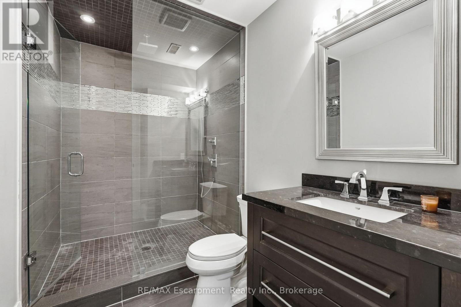 4180 Lakeshore Road, Burlington (Shoreacres), ON - Indoor Photo Showing Bathroom