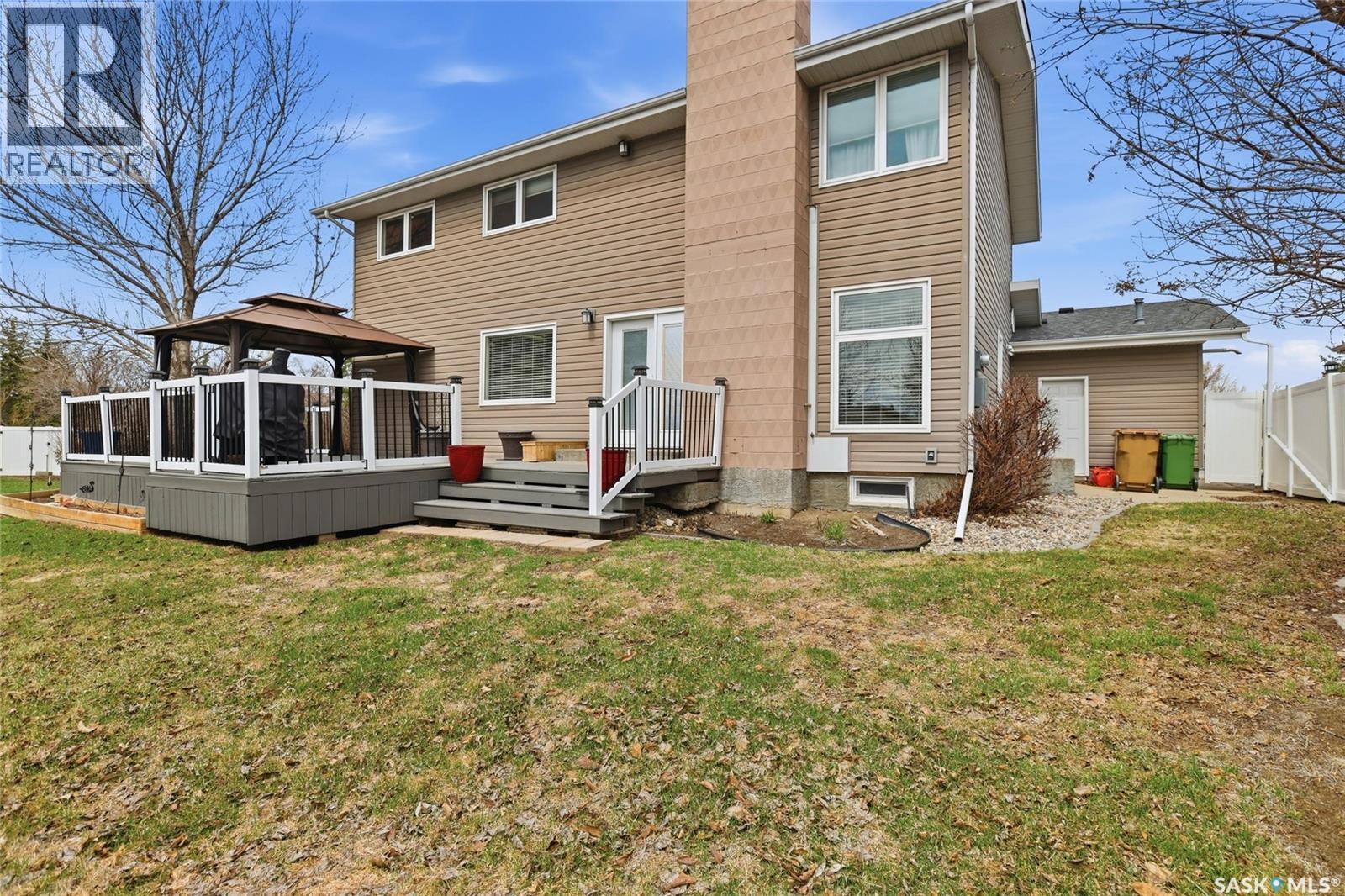 404 Dalgliesh Drive, Regina, SK - Outdoor With Deck Patio Veranda