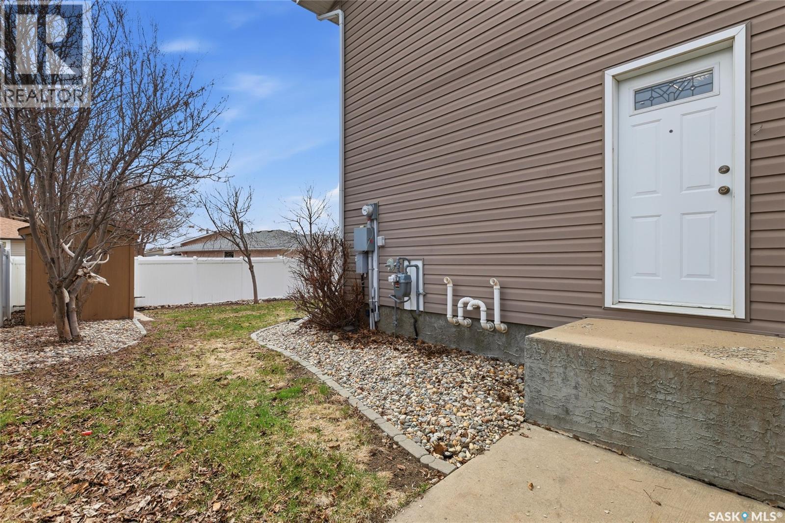 404 Dalgliesh Drive, Regina, SK - Outdoor With Exterior