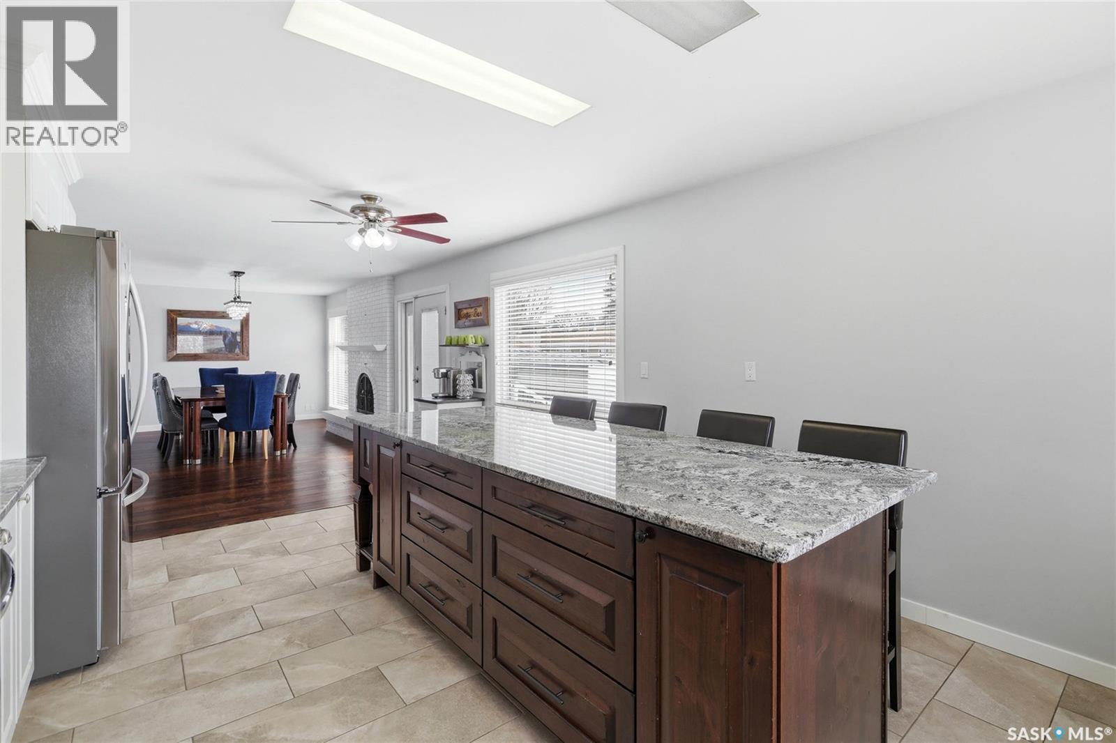404 Dalgliesh Drive, Regina, SK - Indoor Photo Showing Kitchen
