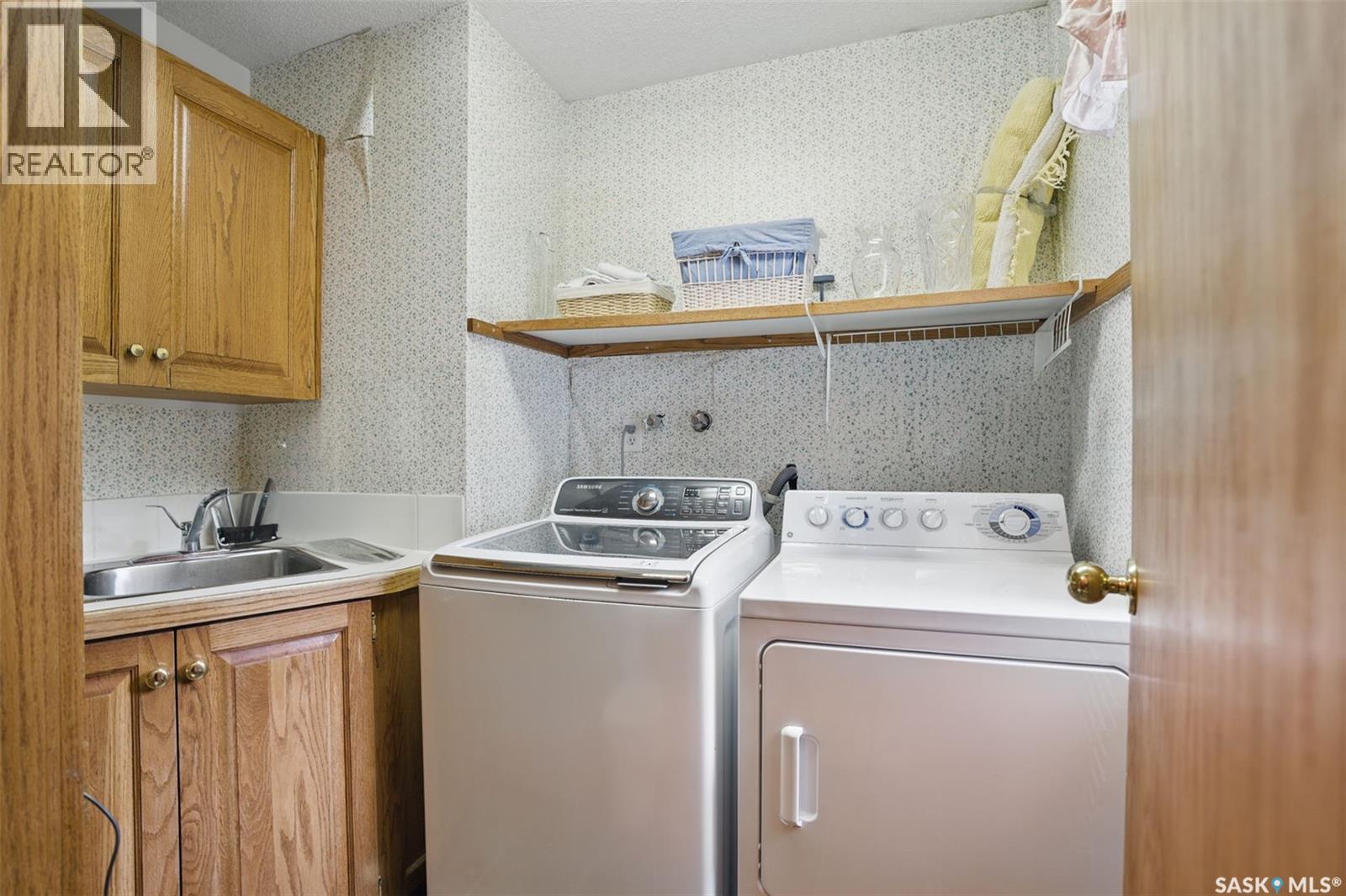 5052 7Th Street, Rosthern, SK - Indoor Photo Showing Laundry Room