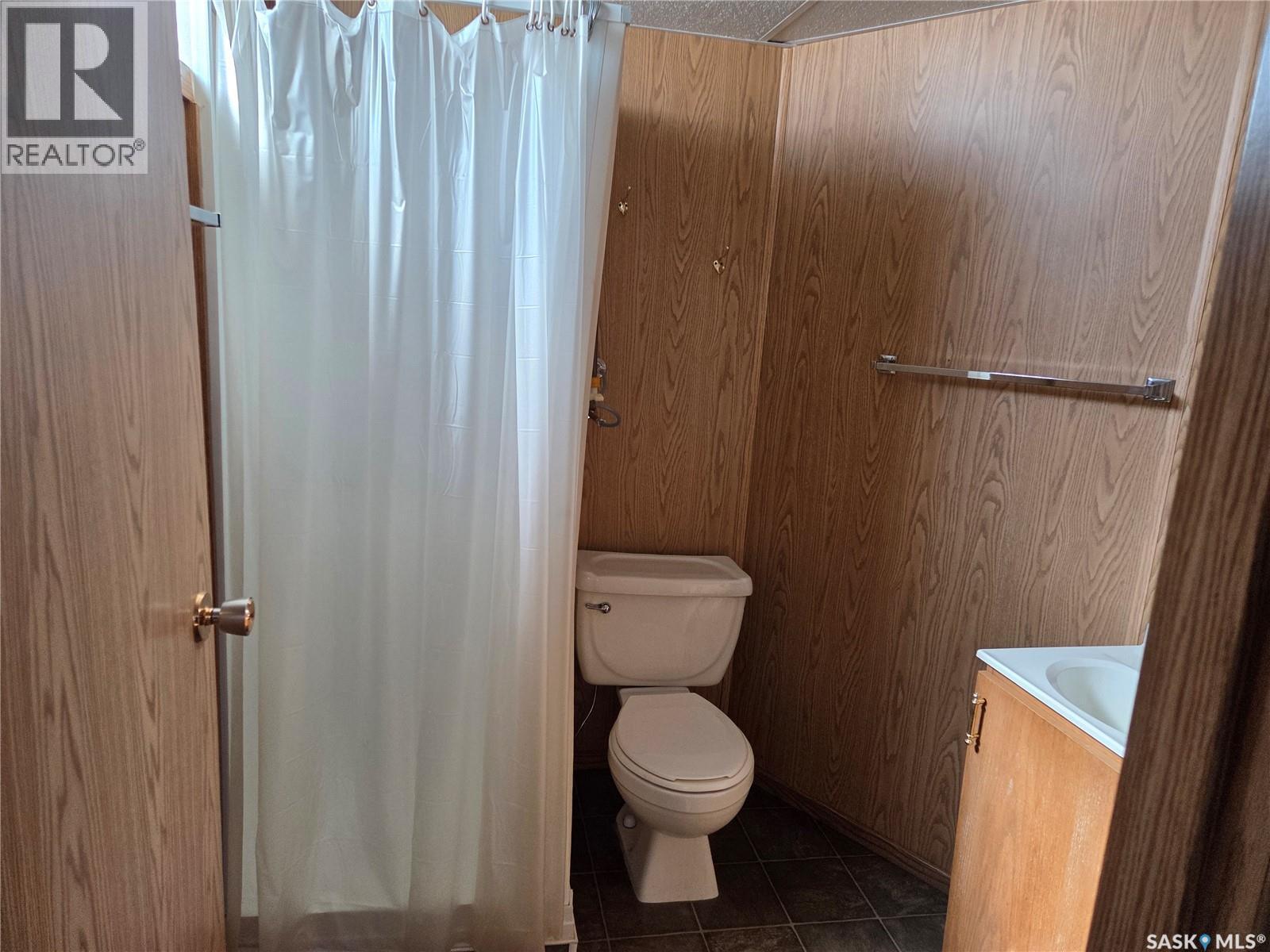 718 98Th Avenue, Tisdale, SK - Indoor Photo Showing Bathroom
