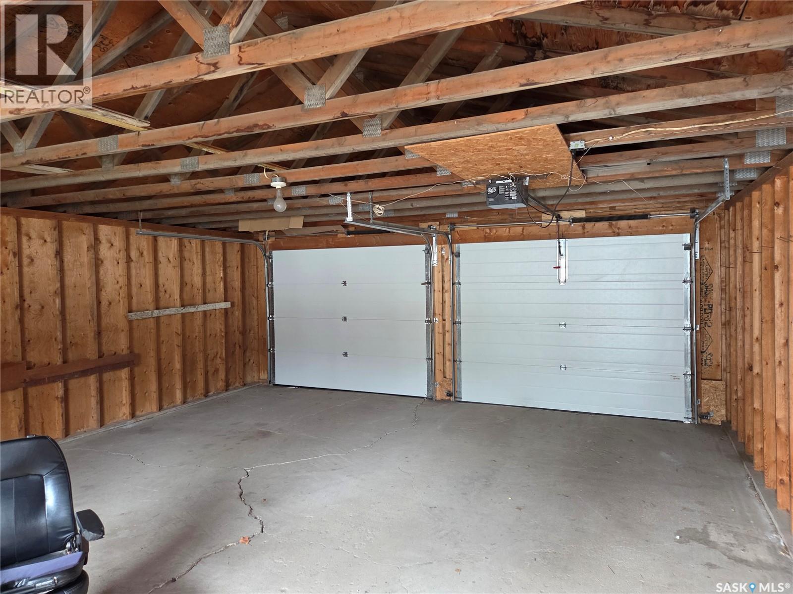 718 98Th Avenue, Tisdale, SK - Indoor Photo Showing Garage