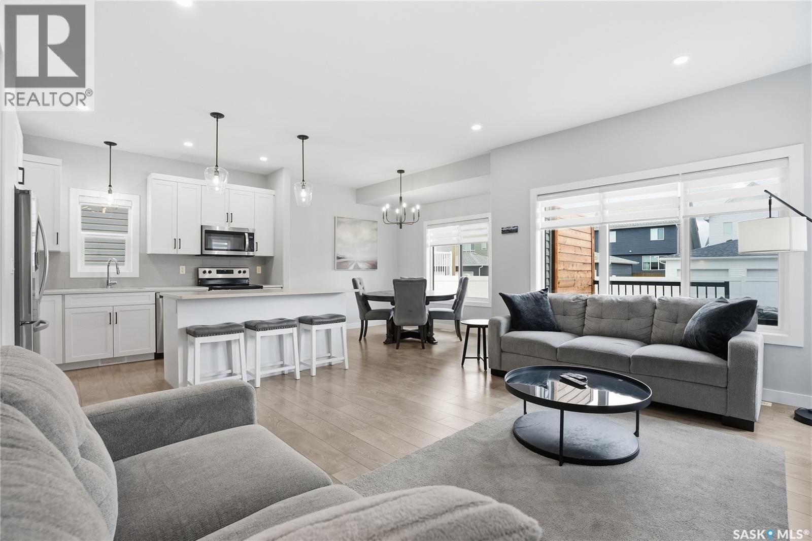246 Aniskotaw Manor, Saskatoon, SK - Indoor Photo Showing Living Room