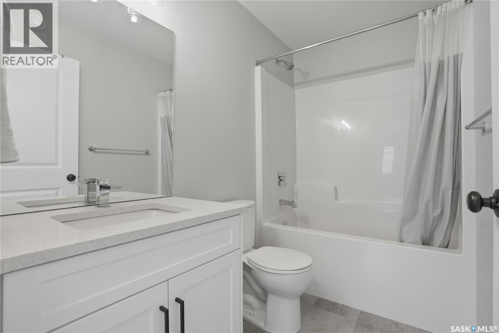 246 Aniskotaw Manor, Saskatoon, SK - Indoor Photo Showing Bathroom