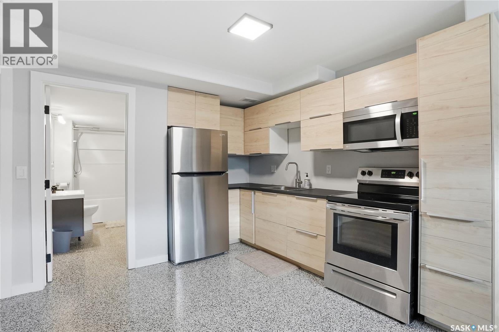 246 Aniskotaw Manor, Saskatoon, SK - Indoor Photo Showing Kitchen With Stainless Steel Kitchen