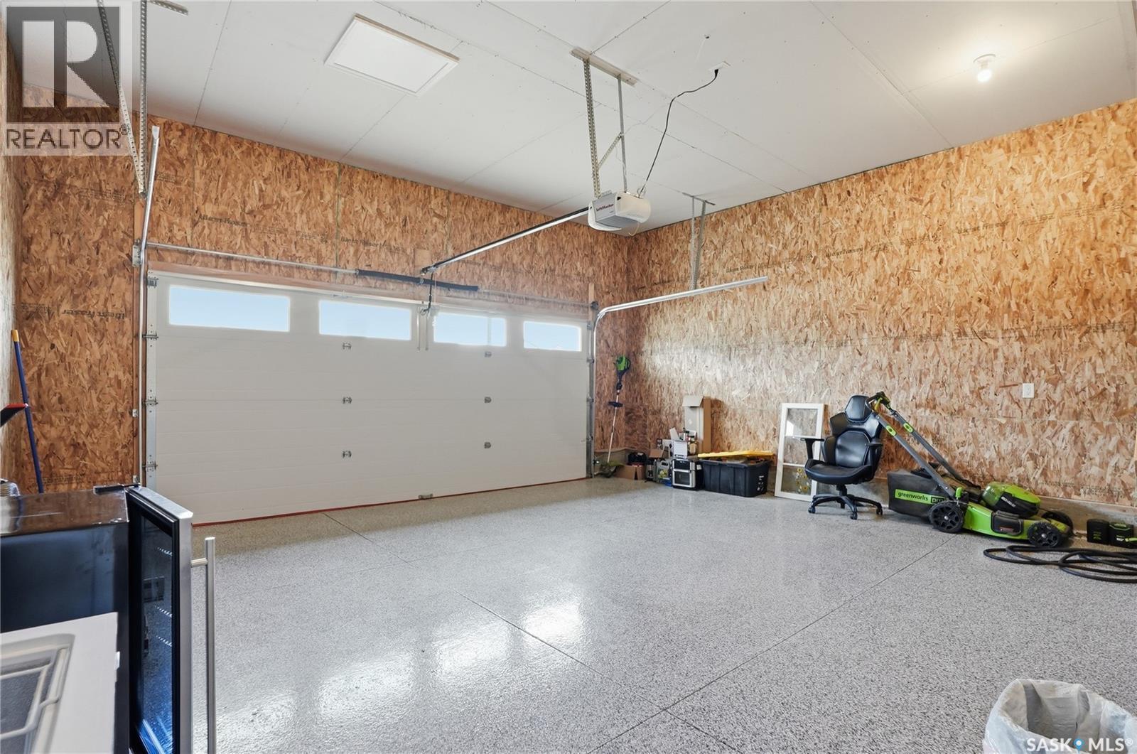 246 Aniskotaw Manor, Saskatoon, SK - Indoor Photo Showing Garage