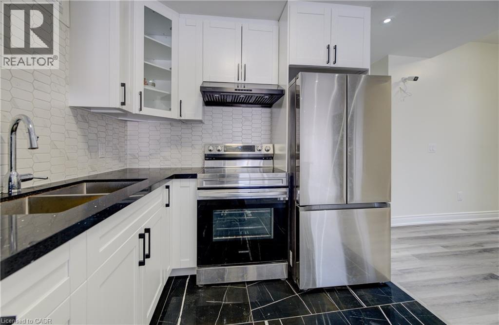 588 Beckview Crescent, Kitchener, ON - Indoor Photo Showing Kitchen With Stainless Steel Kitchen With Double Sink With Upgraded Kitchen