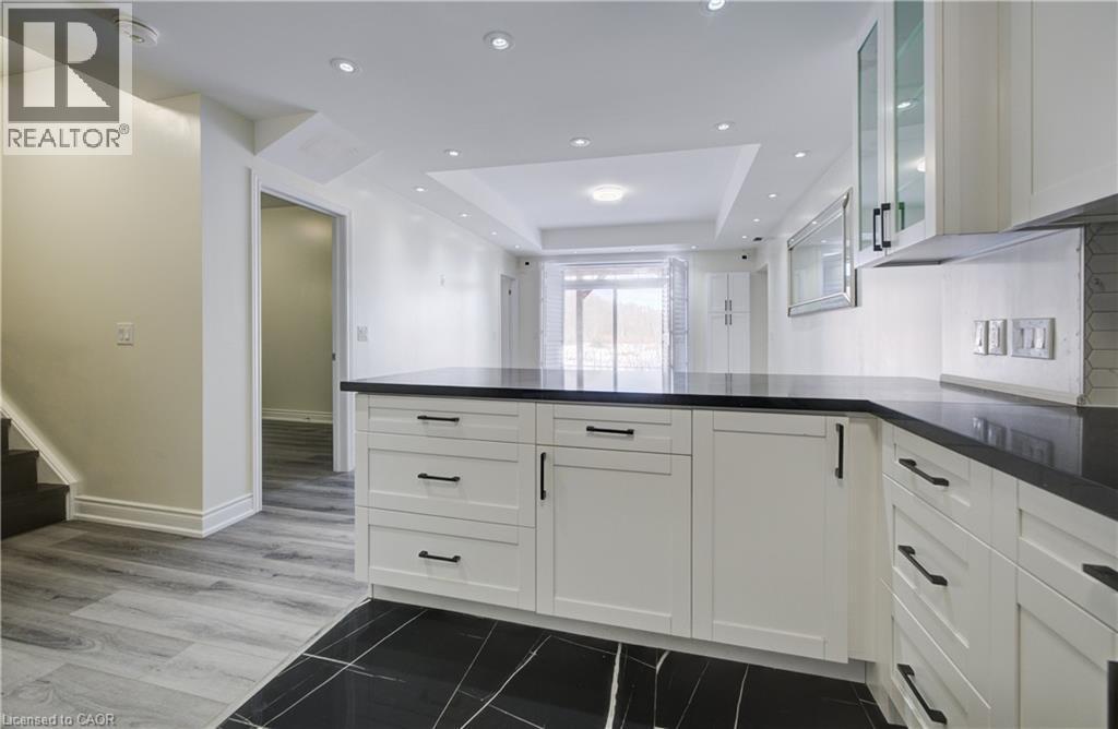 588 Beckview Crescent, Kitchener, ON - Indoor Photo Showing Kitchen