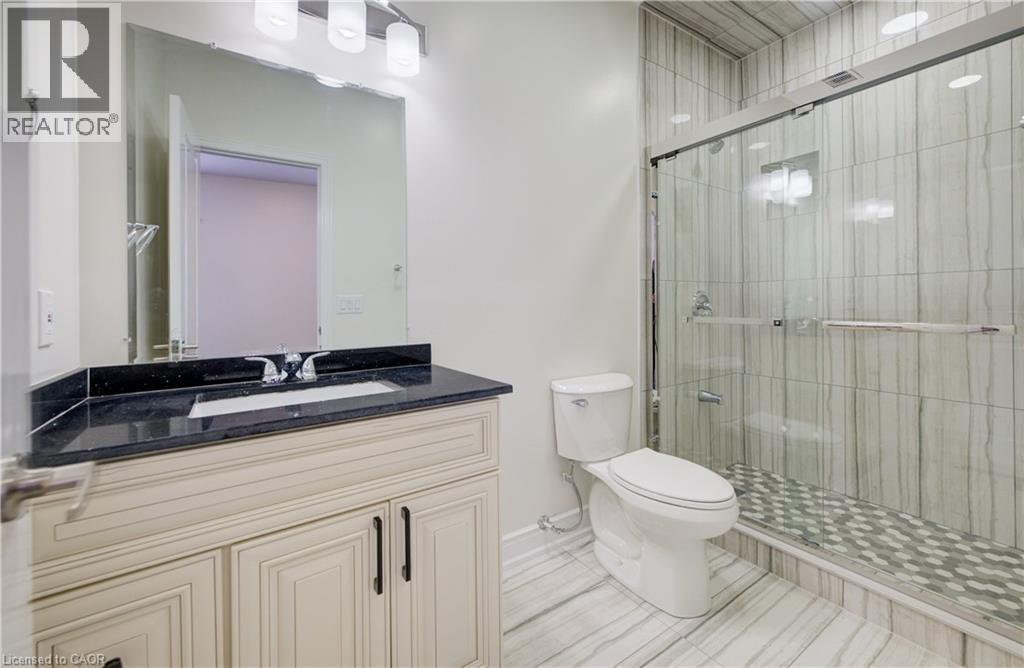 588 Beckview Crescent, Kitchener, ON - Indoor Photo Showing Bathroom