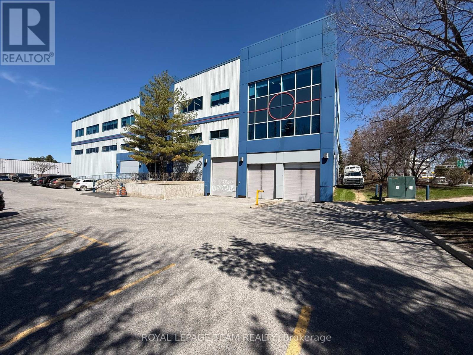 900 Morrison Drive, Ottawa, ON