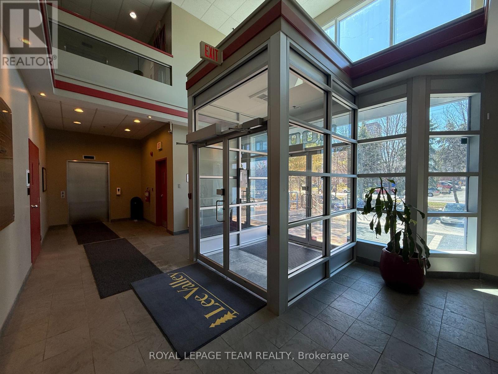 900 Morrison Drive, Ottawa, ON
