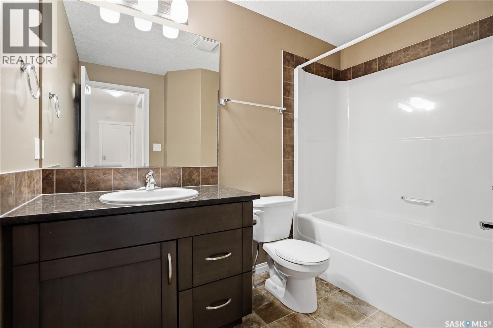 210 3818 Dewdney Avenue E, Regina, SK - Indoor Photo Showing Bathroom