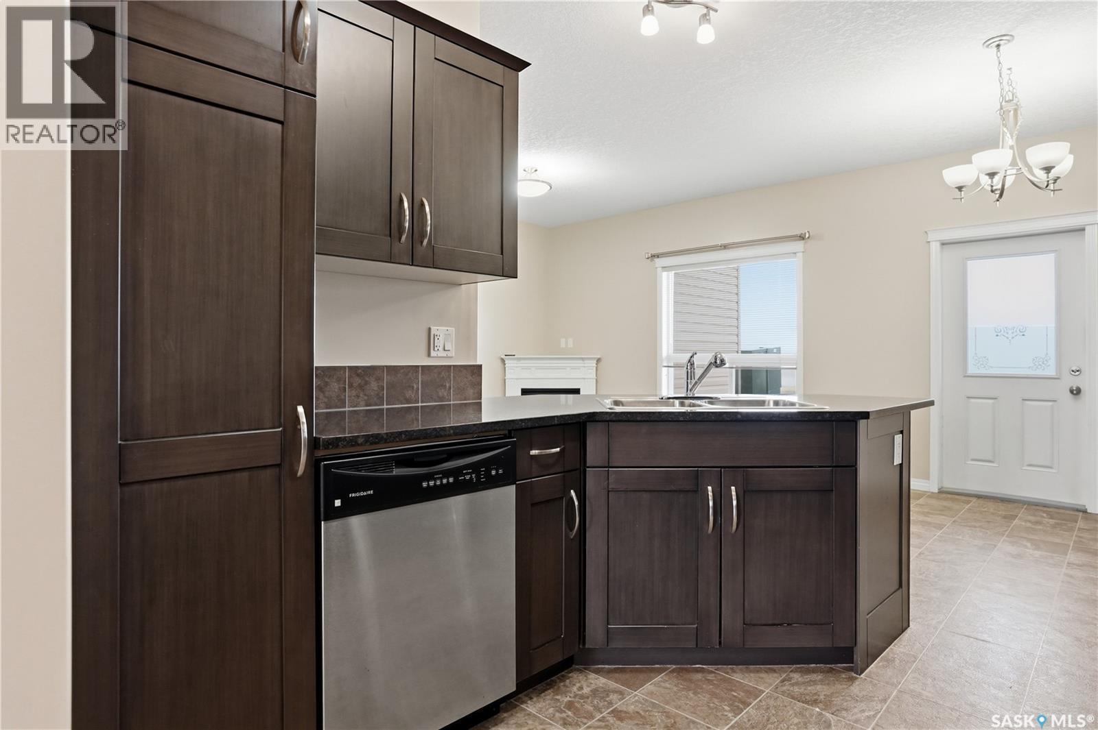 210 3818 Dewdney Avenue E, Regina, SK - Indoor Photo Showing Kitchen