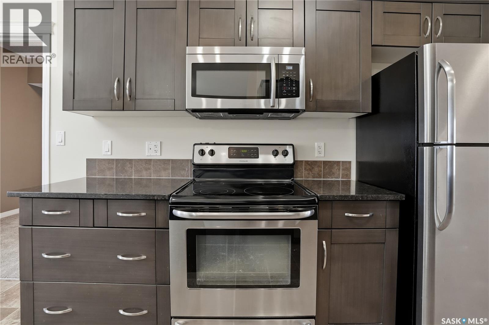 210 3818 Dewdney Avenue E, Regina, SK - Indoor Photo Showing Kitchen