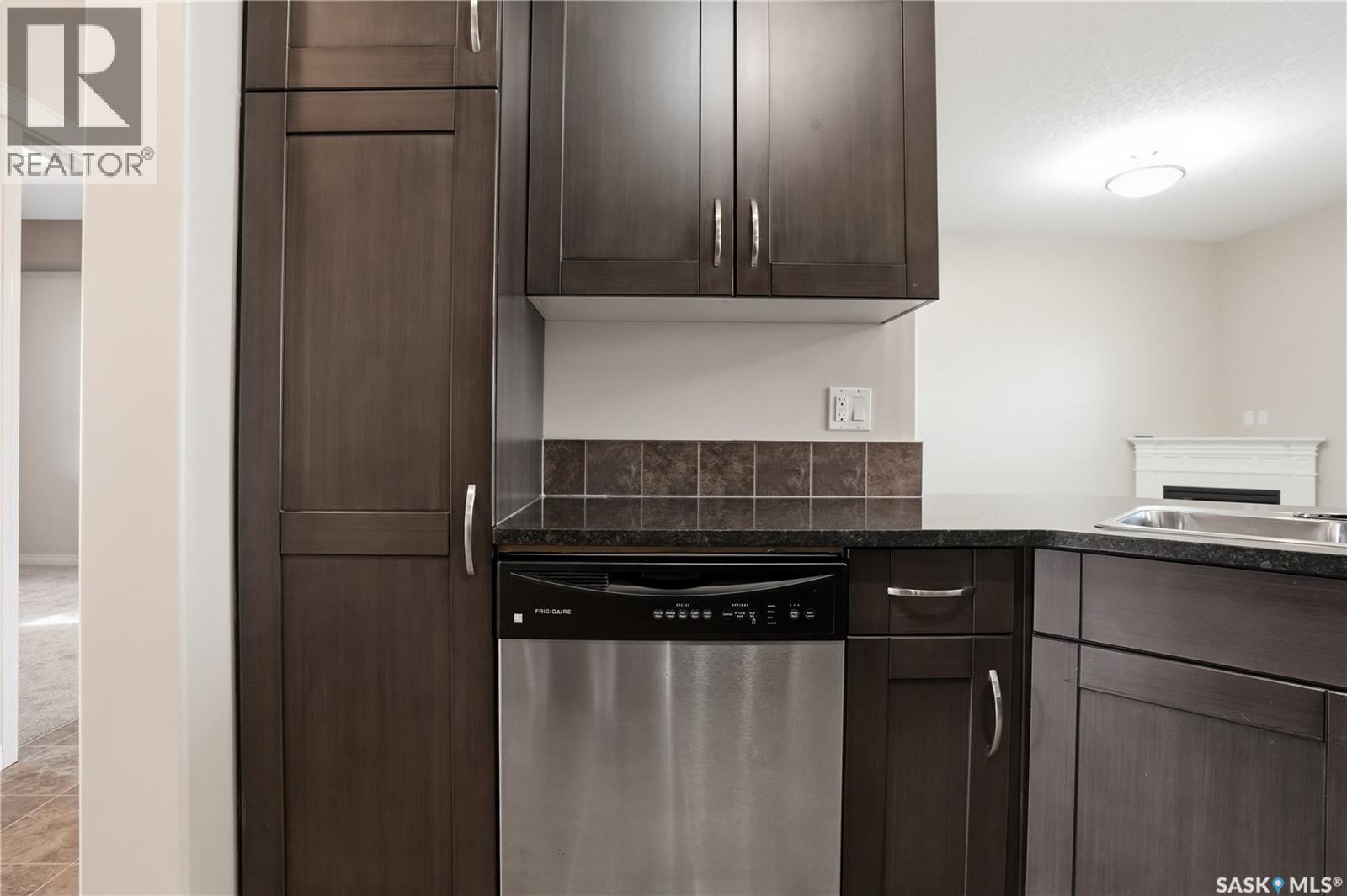 210 3818 Dewdney Avenue E, Regina, SK - Indoor Photo Showing Kitchen