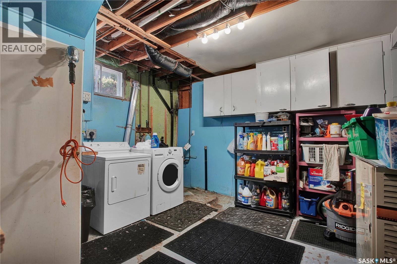 1328 Main Street, Saskatoon, SK - Indoor Photo Showing Laundry Room