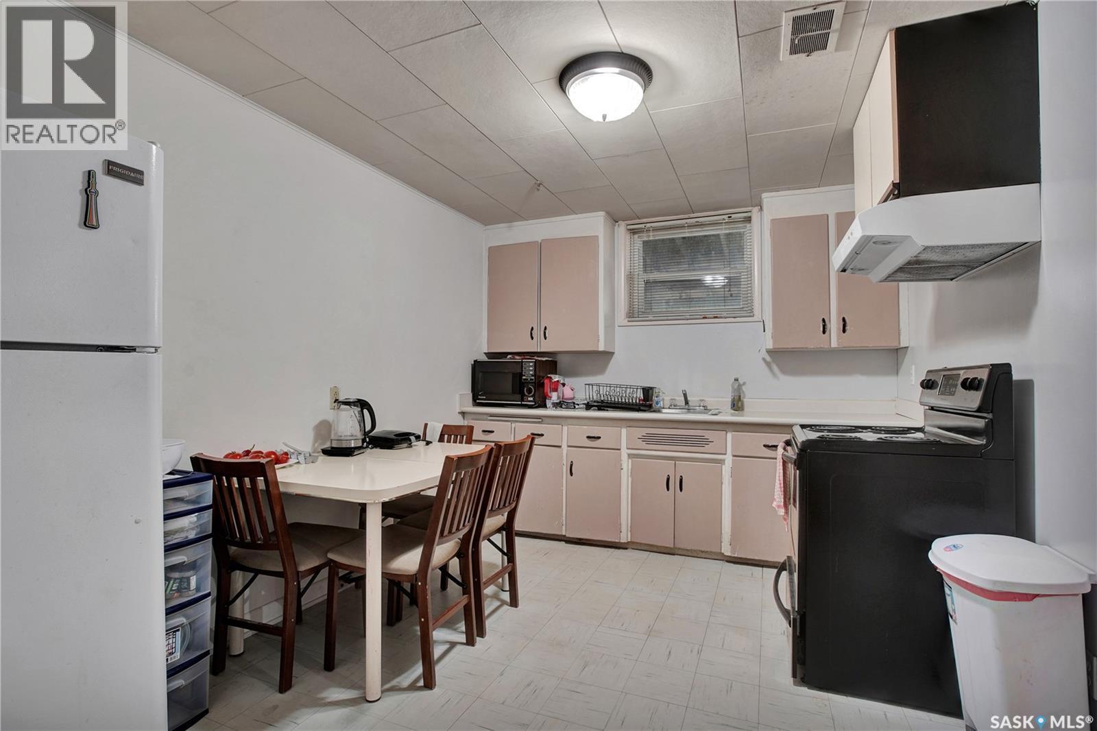 1328 Main Street, Saskatoon, SK - Indoor Photo Showing Kitchen With Double Sink