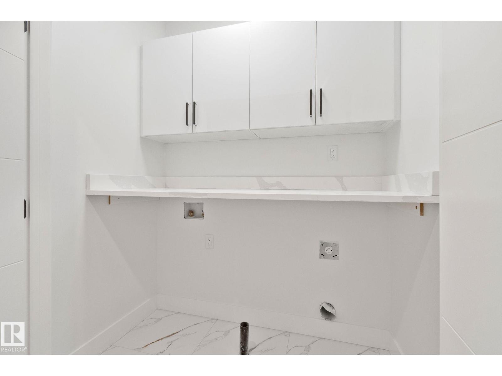 11036 128 St Nw, Edmonton, AB - Indoor