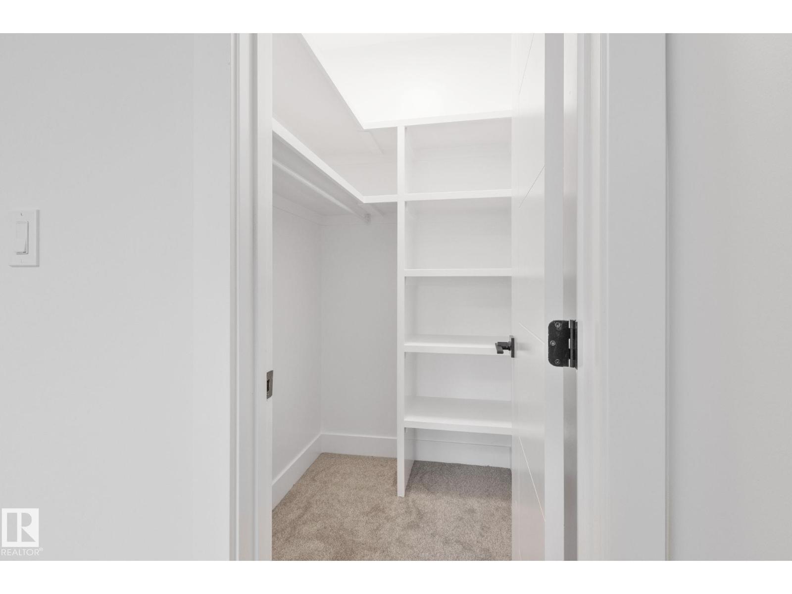11036 128 St Nw, Edmonton, AB - Indoor