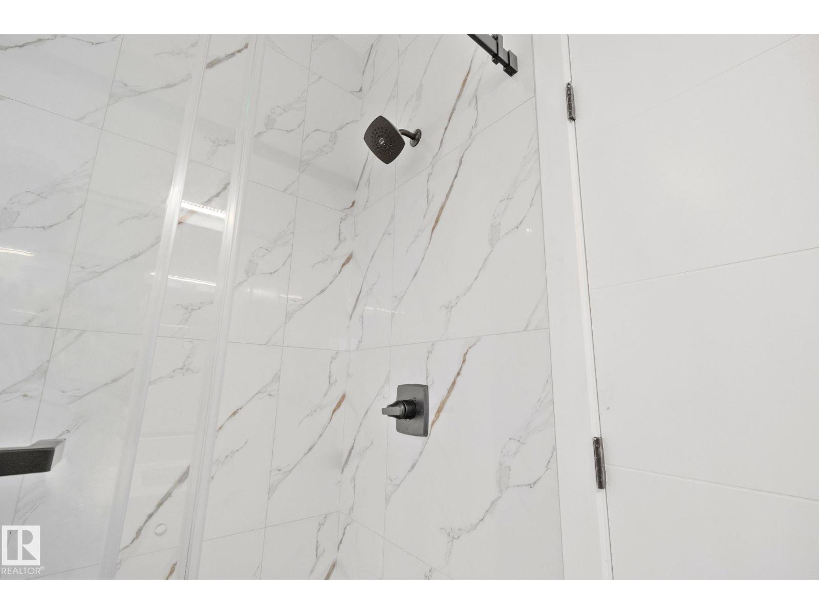 11036 128 St Nw, Edmonton, AB - Photo Showing Bathroom