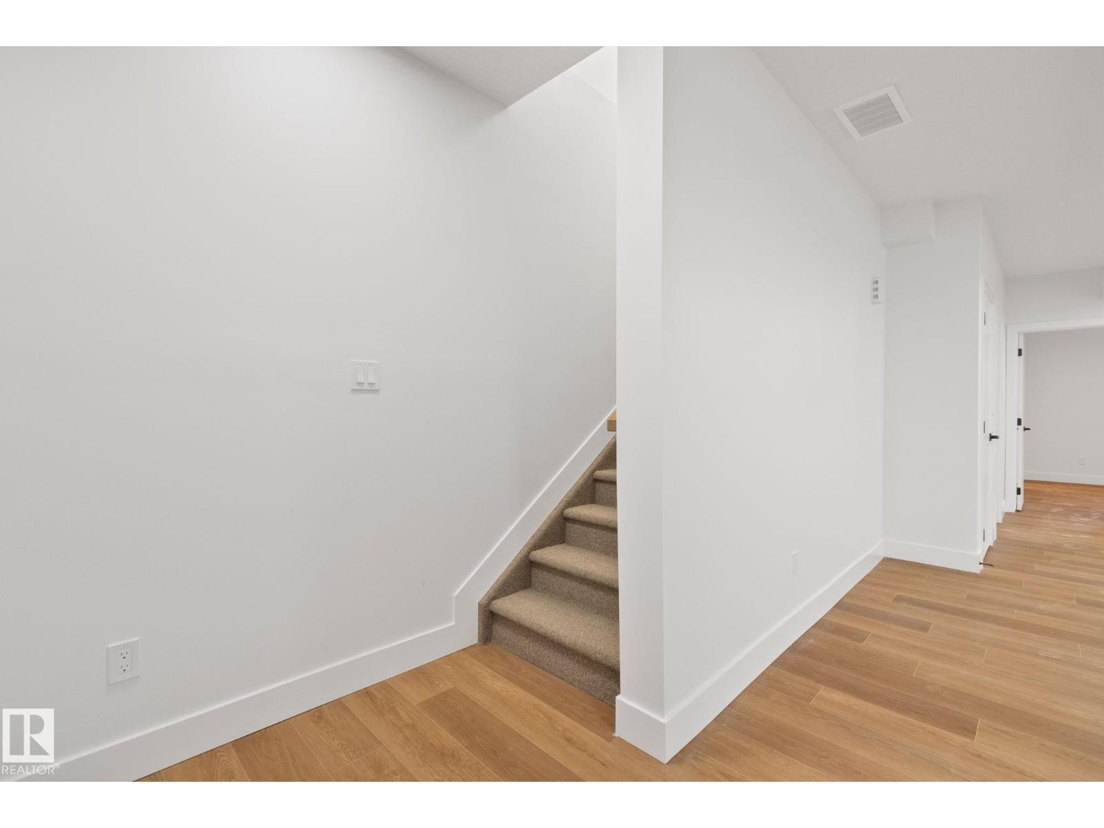 11036 128 St Nw, Edmonton, AB - Indoor Photo Showing Other Room