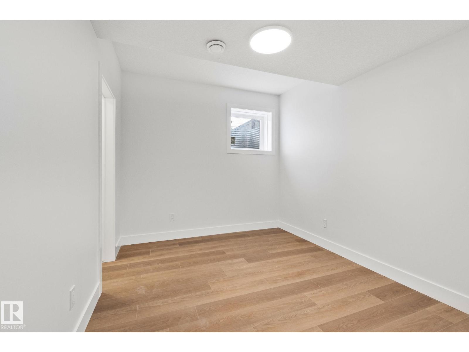 11036 128 St Nw, Edmonton, AB - Indoor Photo Showing Other Room
