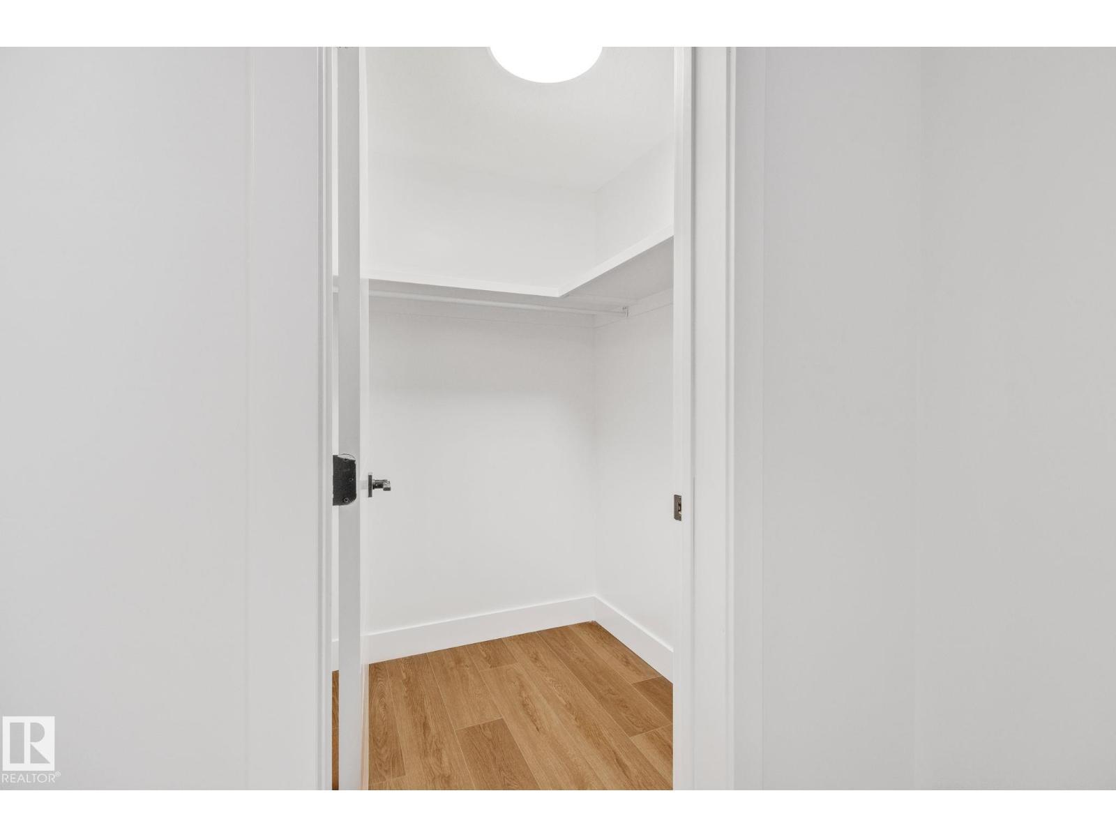 11036 128 St Nw, Edmonton, AB - Indoor