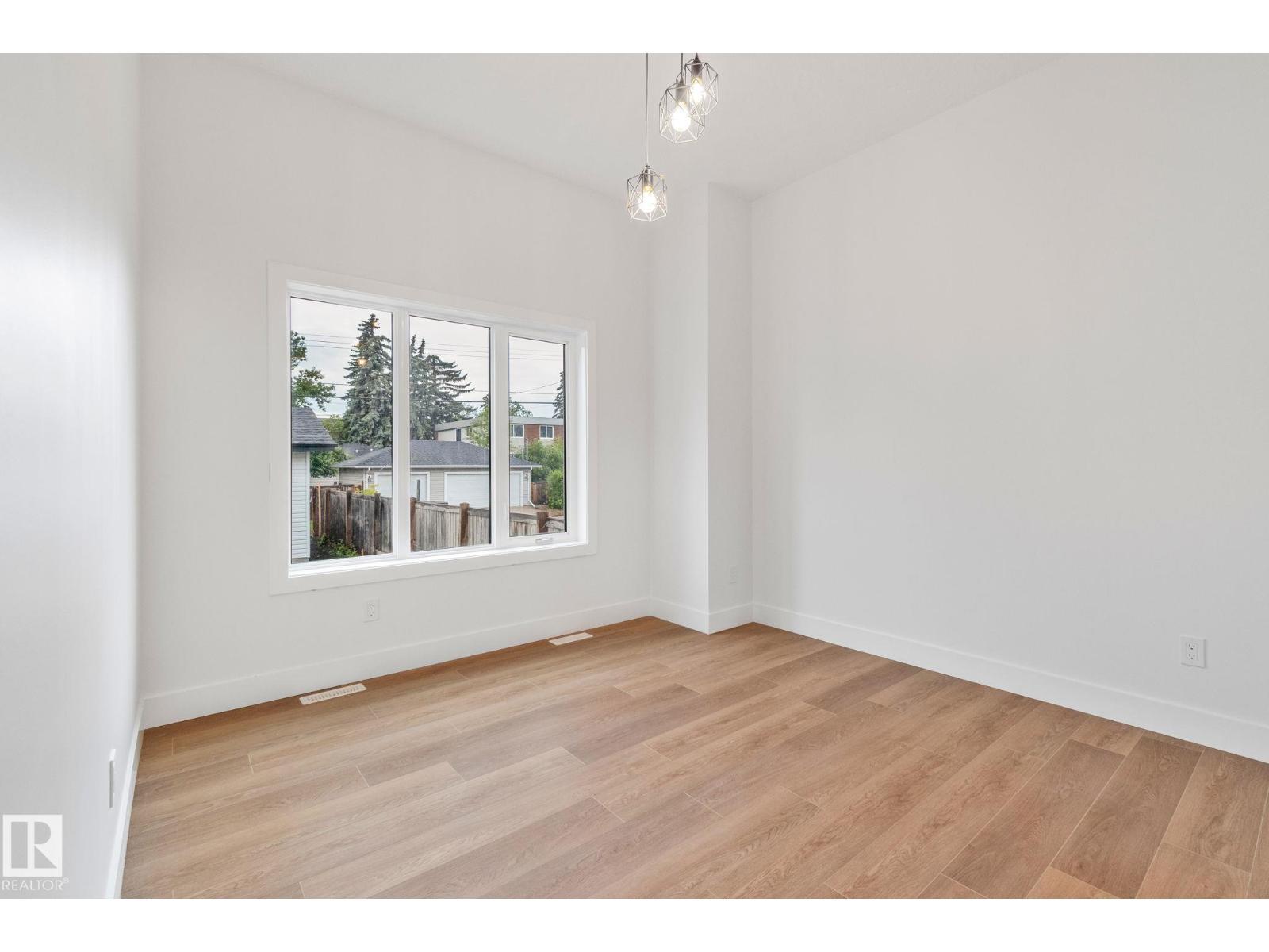 11036 128 St Nw, Edmonton, AB - Indoor Photo Showing Other Room