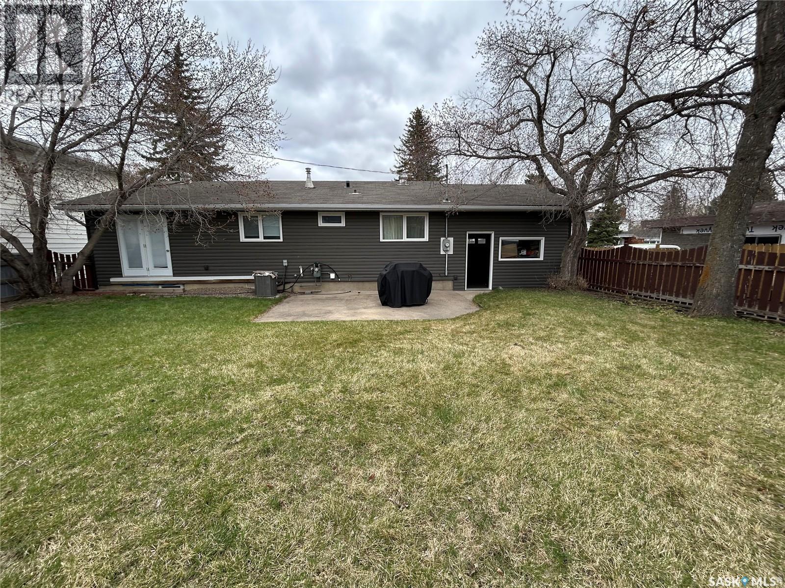 2007 Mayfair Bay, Estevan, SK - Outdoor