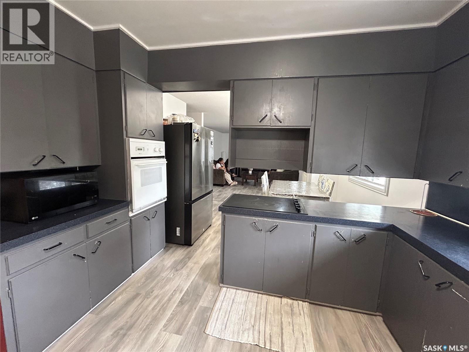 2007 Mayfair Bay, Estevan, SK - Indoor Photo Showing Kitchen