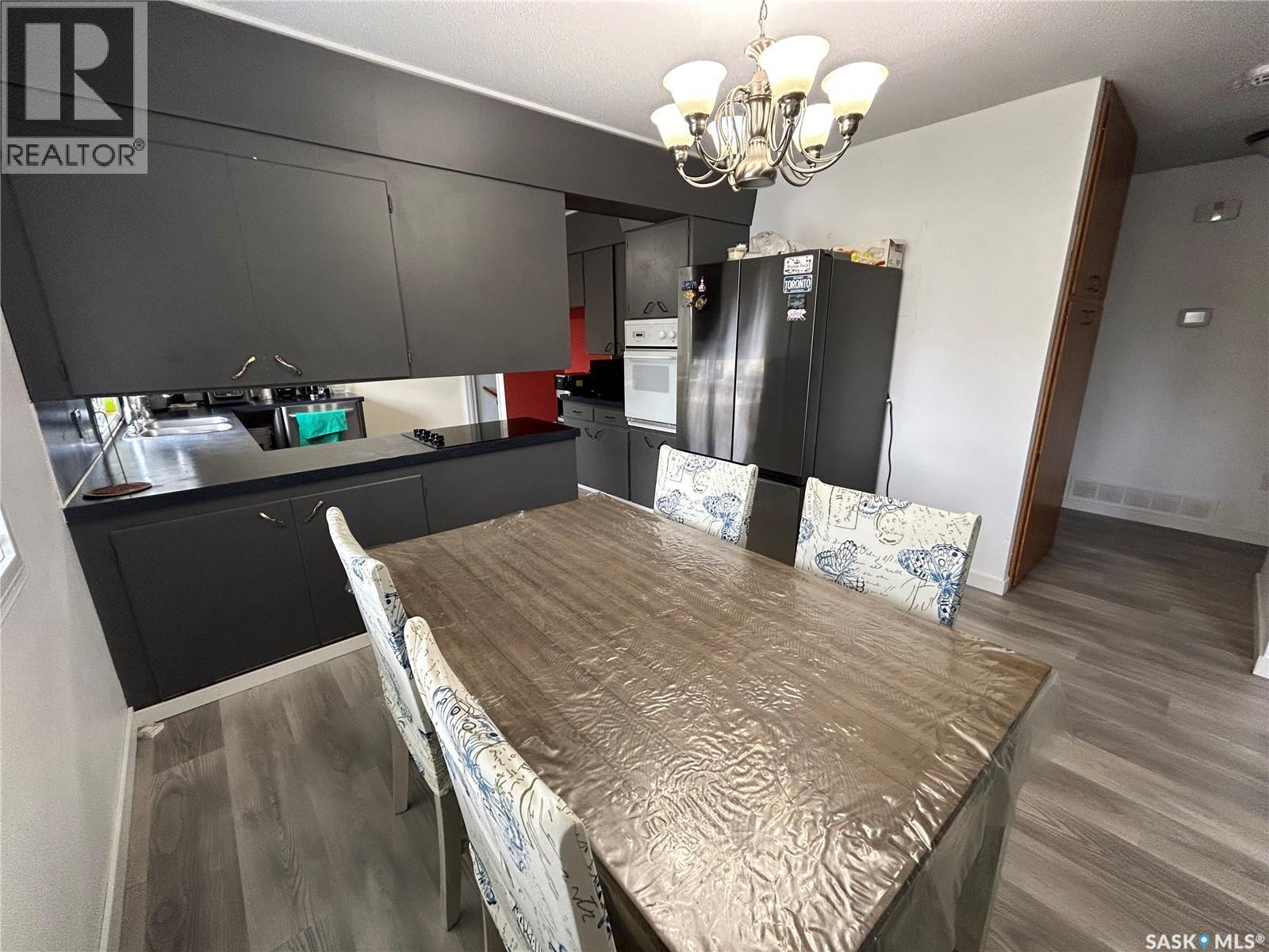 2007 Mayfair Bay, Estevan, SK - Indoor Photo Showing Dining Room
