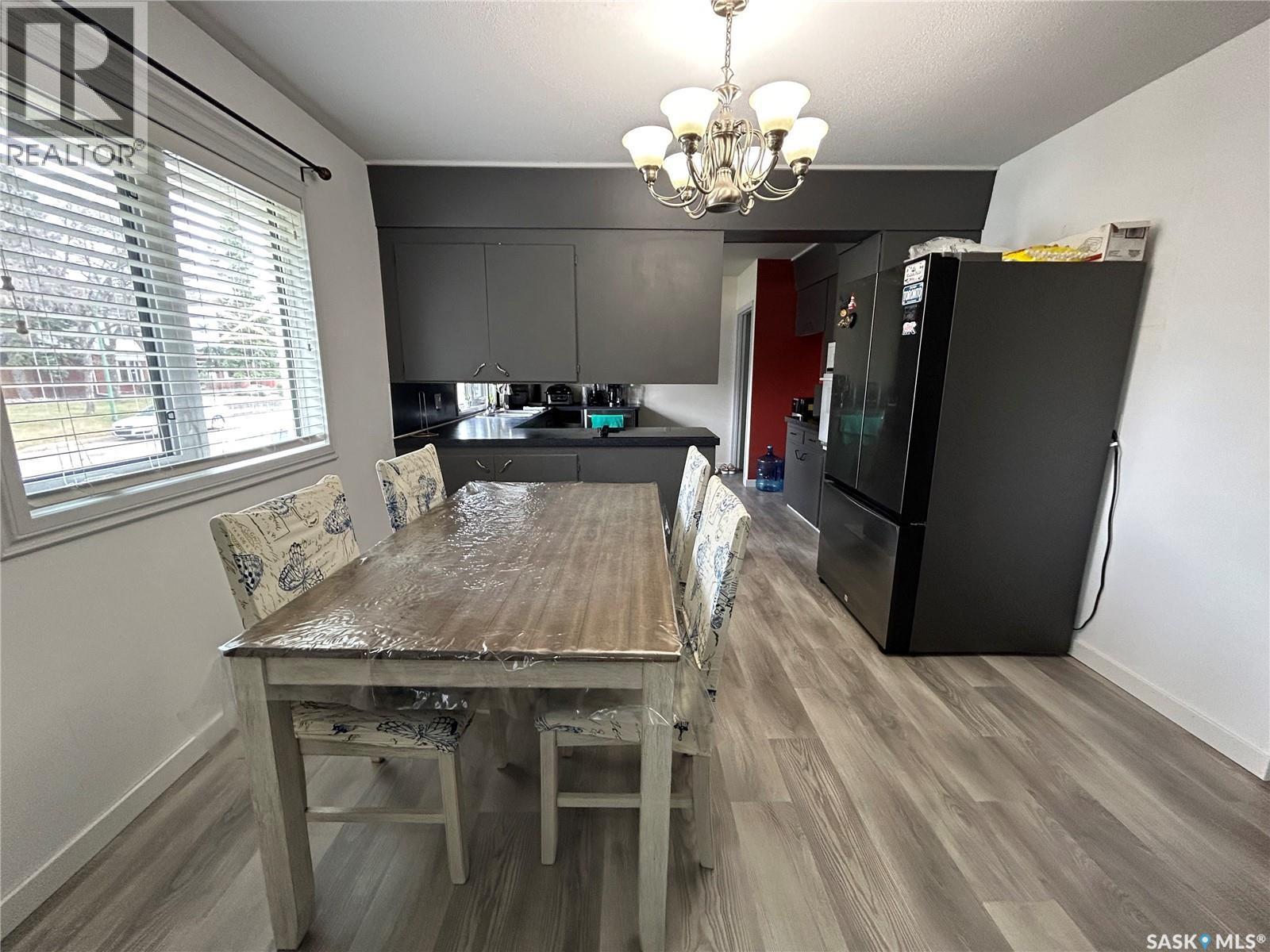 2007 Mayfair Bay, Estevan, SK - Indoor Photo Showing Dining Room