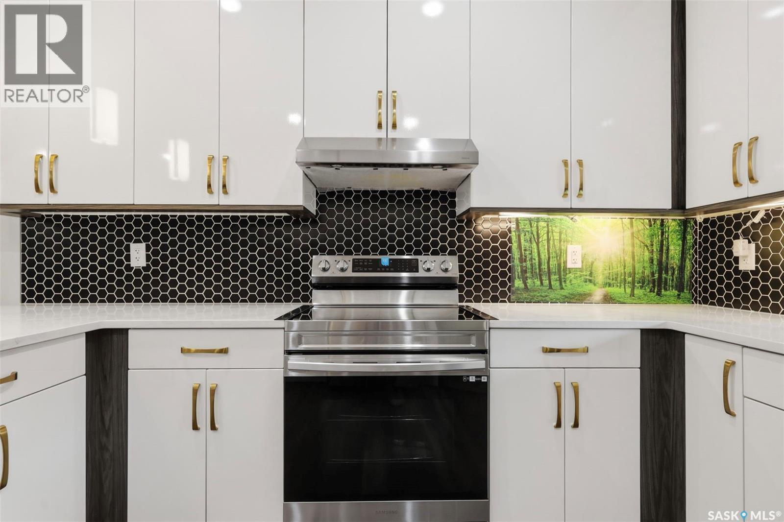 671 Underhill Road, Saskatoon, SK - Indoor Photo Showing Kitchen