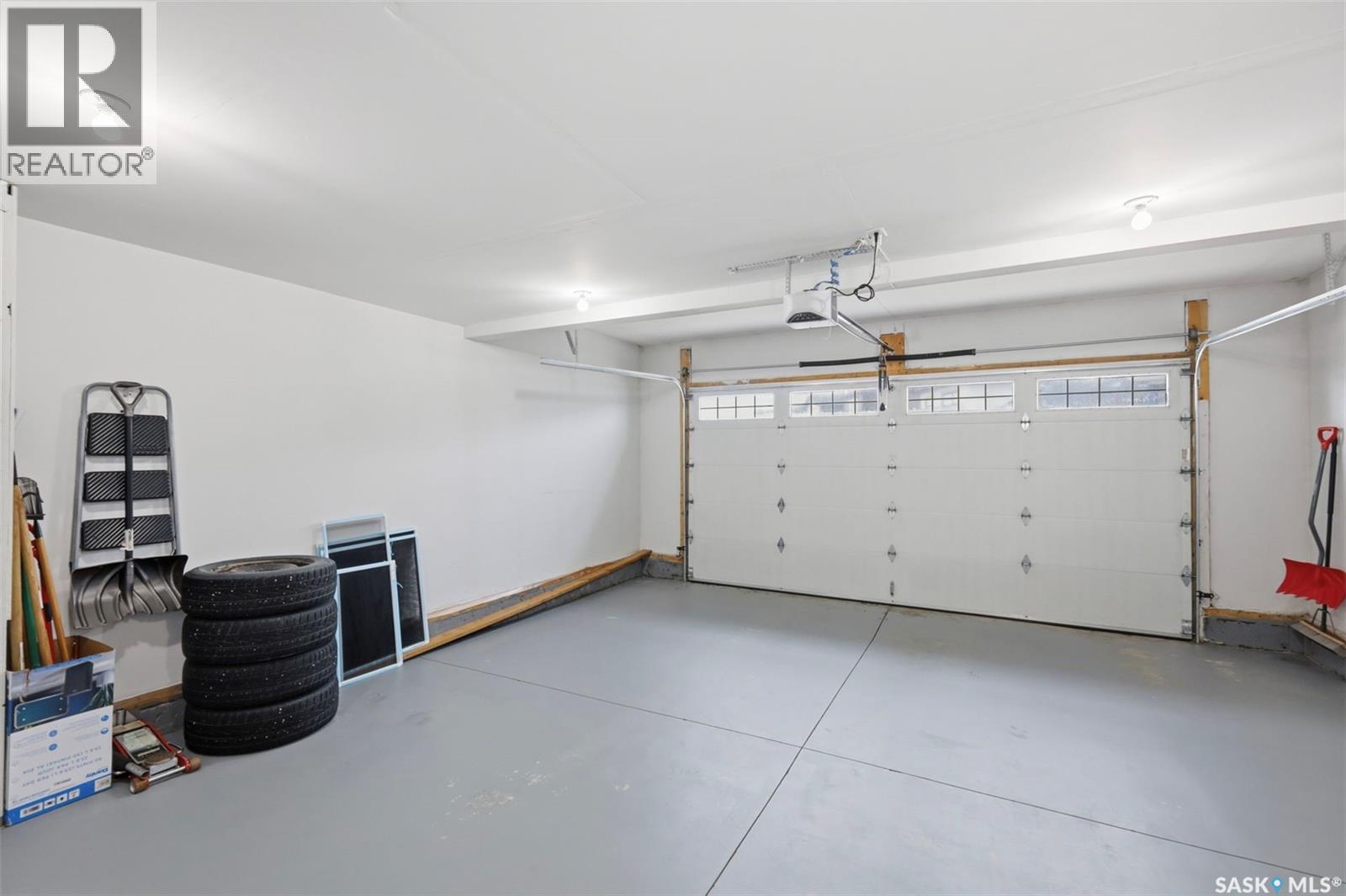 671 Underhill Road, Saskatoon, SK - Indoor Photo Showing Garage