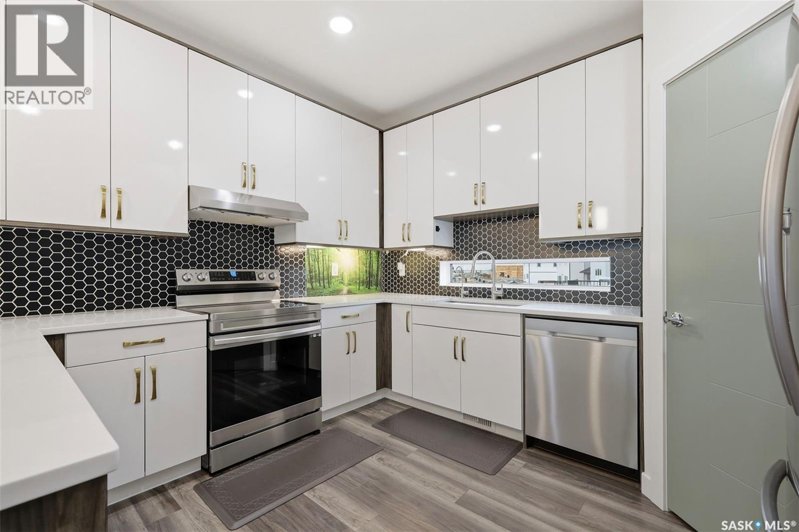 671 Underhill Road, Saskatoon, SK - Indoor Photo Showing Kitchen