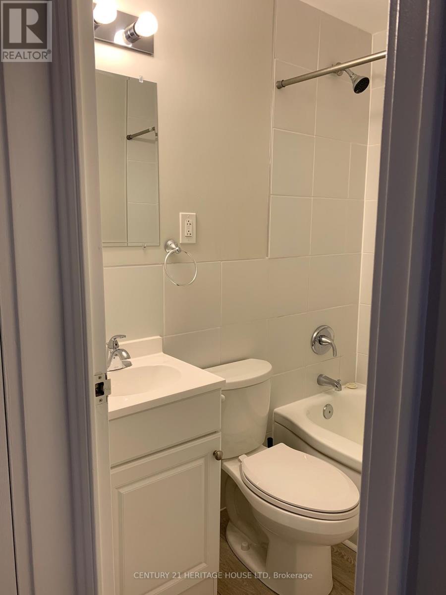 10 - 51 Chesterfield Avenue, London South (South J), ON - Indoor Photo Showing Bathroom